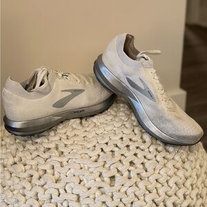 Brooks White Levitate 2 Athletic Running Shoes